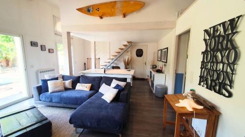 salon-canape-villa-lucas-meschers
